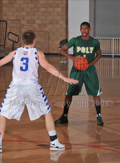 Thumbnail 3 in Poly vs Bingham (MaxPreps Holiday Classic) photogallery.