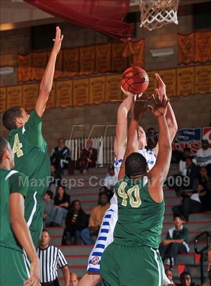 Thumbnail 3 in Poly vs Bingham (MaxPreps Holiday Classic) photogallery.