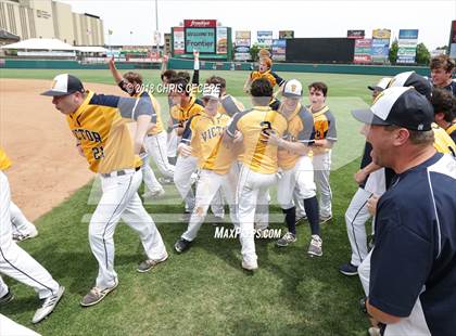 Thumbnail 1 in Victor vs. McQuaid Jesuit (Section 5 Class AA Final) photogallery.