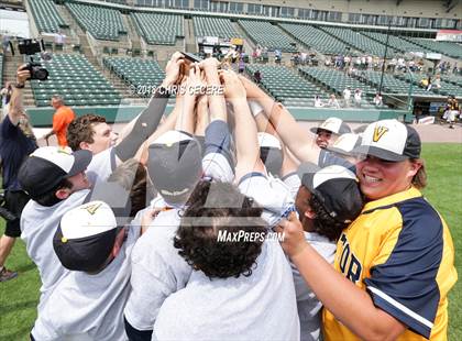 Thumbnail 3 in Victor vs. McQuaid Jesuit (Section 5 Class AA Final) photogallery.