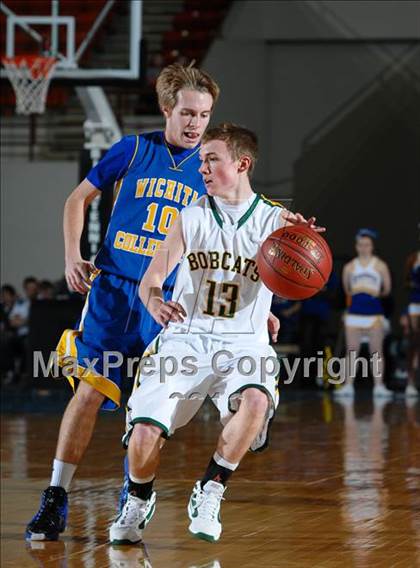 Thumbnail 1 in Basehor-Linwood vs. Collegiate (KSHSAA 4A 1st Round) photogallery.
