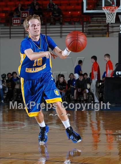 Thumbnail 3 in Basehor-Linwood vs. Collegiate (KSHSAA 4A 1st Round) photogallery.