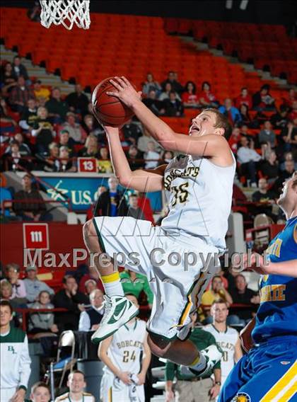Thumbnail 1 in Basehor-Linwood vs. Collegiate (KSHSAA 4A 1st Round) photogallery.