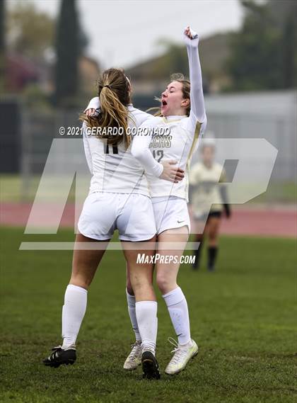 Thumbnail 3 in Central Catholic vs Chavez (Ver Gebhardt Champions Cup) photogallery.