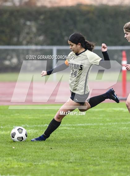 Thumbnail 3 in Central Catholic vs Chavez (Ver Gebhardt Champions Cup) photogallery.
