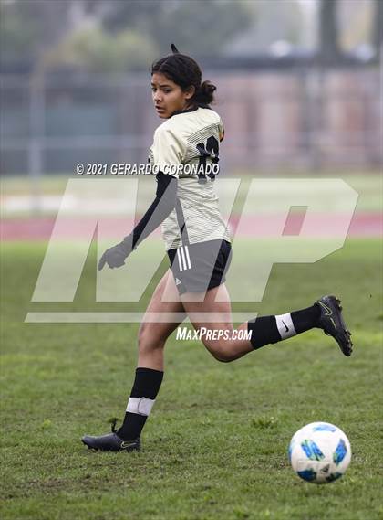 Thumbnail 2 in Central Catholic vs Chavez (Ver Gebhardt Champions Cup) photogallery.