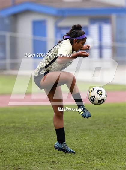 Thumbnail 1 in Central Catholic vs Chavez (Ver Gebhardt Champions Cup) photogallery.