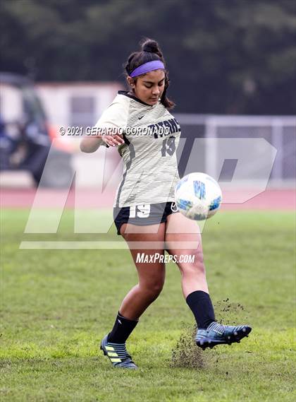 Thumbnail 2 in Central Catholic vs Chavez (Ver Gebhardt Champions Cup) photogallery.