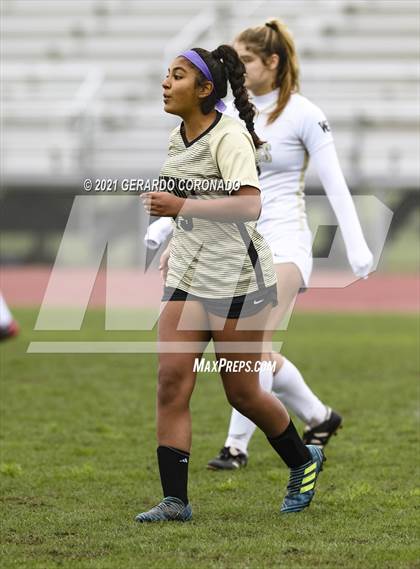 Thumbnail 1 in Central Catholic vs Chavez (Ver Gebhardt Champions Cup) photogallery.