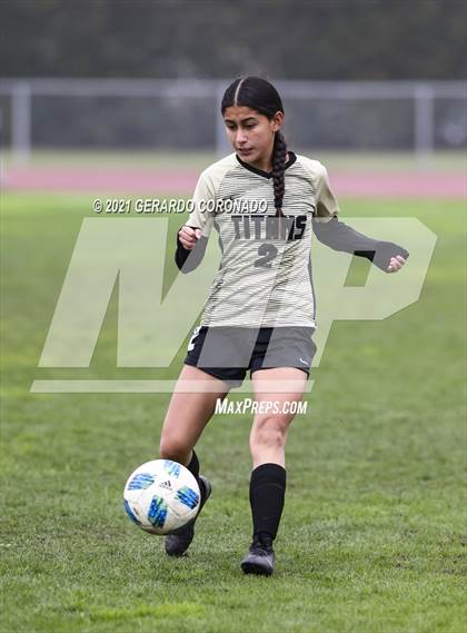 Thumbnail 2 in Central Catholic vs Chavez (Ver Gebhardt Champions Cup) photogallery.
