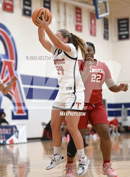 Thumbnail 2 in San Clemente vs. Orange Lutheran (Oxford Tournament) photogallery.