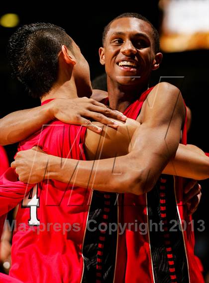 Thumbnail 2 in Denver East vs. Eaglecrest (CHSAA 5A Final) photogallery.
