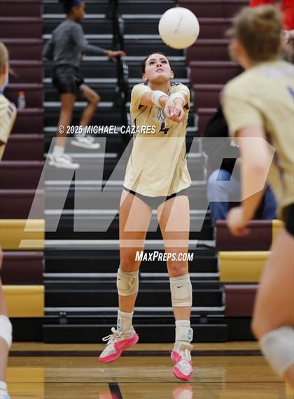 Thumbnail 2 in JV: Notre Dame Prep @ Mountain Pointe photogallery.