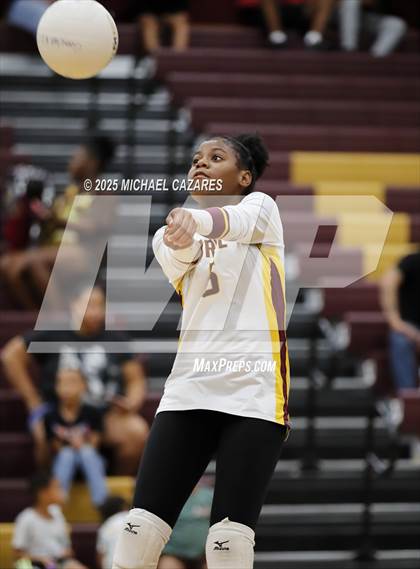 Thumbnail 2 in JV: Notre Dame Prep @ Mountain Pointe photogallery.