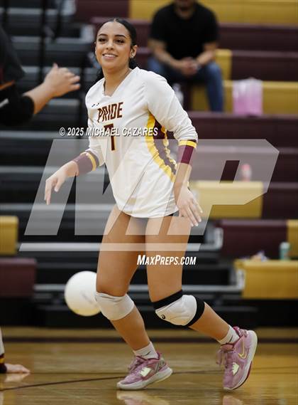 Thumbnail 1 in JV: Notre Dame Prep @ Mountain Pointe photogallery.