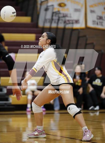 Thumbnail 1 in JV: Notre Dame Prep @ Mountain Pointe photogallery.