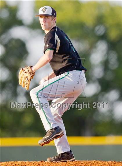 Thumbnail 2 in Sacred Heart Halletsville vs The Woodlands Christian Academy photogallery.