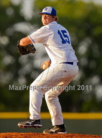 Thumbnail 2 in Sacred Heart Halletsville vs The Woodlands Christian Academy photogallery.