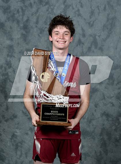 Thumbnail 2 in Bishop Alemany (CIF State D3 Awards) photogallery.