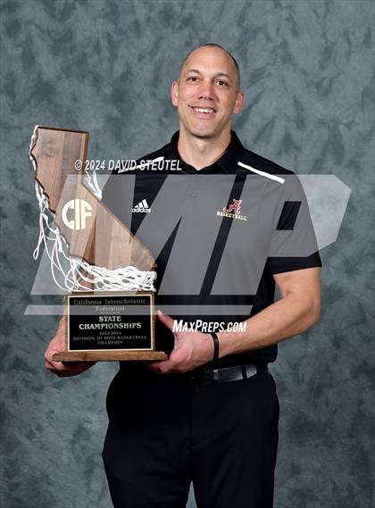 Thumbnail 2 in Bishop Alemany (CIF State D3 Awards) photogallery.