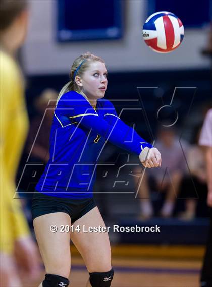 Thumbnail 2 in Blanco vs. Brooks Academy of Science & Engineering (3A Bi-District) photogallery.