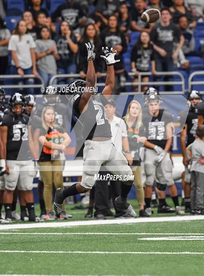 Thumbnail 2 in Brandeis vs. Steele (UIL 6A Area Playoff) photogallery.