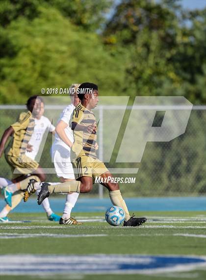 Thumbnail 2 in Lee's Summit vs Rockhurst (Blue Springs South Tournament) photogallery.