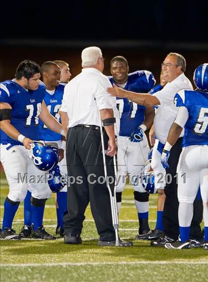Thumbnail 1 in Dickinson vs Fort Bend Elkins (5A Region 3 Bi-District Playoff) photogallery.