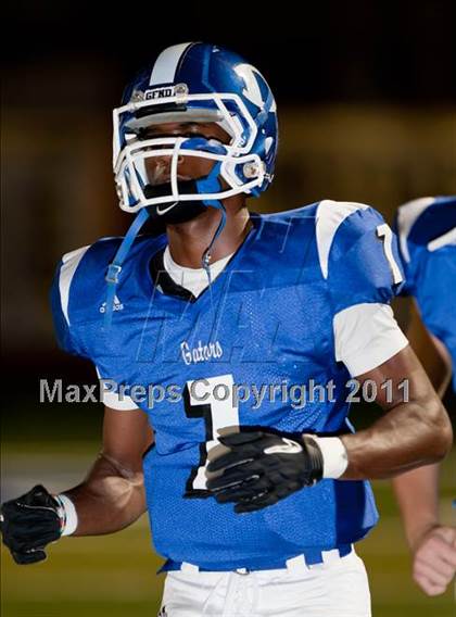 Thumbnail 1 in Dickinson vs Fort Bend Elkins (5A Region 3 Bi-District Playoff) photogallery.