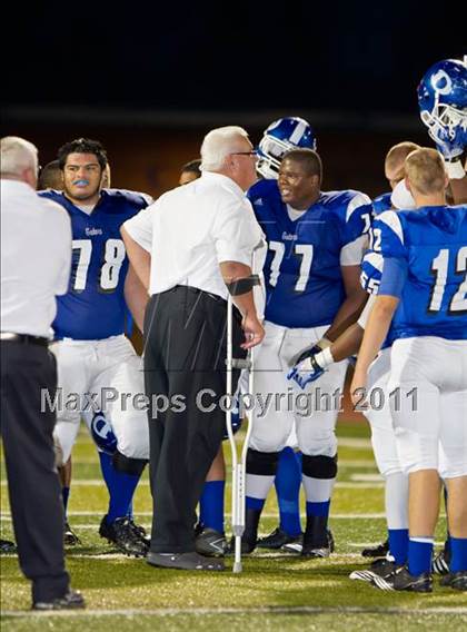 Thumbnail 2 in Dickinson vs Fort Bend Elkins (5A Region 3 Bi-District Playoff) photogallery.
