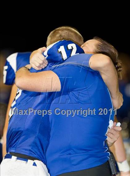 Thumbnail 3 in Dickinson vs Fort Bend Elkins (5A Region 3 Bi-District Playoff) photogallery.