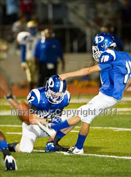 Thumbnail 1 in Dickinson vs Fort Bend Elkins (5A Region 3 Bi-District Playoff) photogallery.