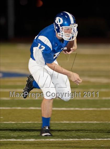 Thumbnail 3 in Dickinson vs Fort Bend Elkins (5A Region 3 Bi-District Playoff) photogallery.