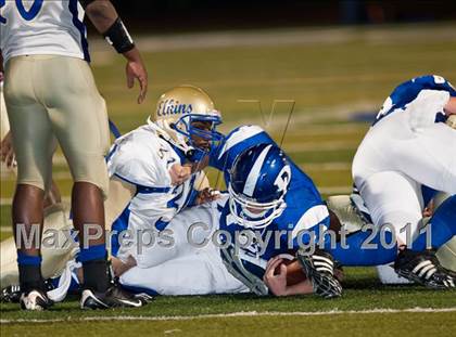 Thumbnail 2 in Dickinson vs Fort Bend Elkins (5A Region 3 Bi-District Playoff) photogallery.