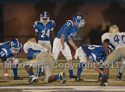 Thumbnail 2 in Dickinson vs Fort Bend Elkins (5A Region 3 Bi-District Playoff) photogallery.