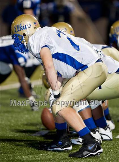 Thumbnail 1 in Dickinson vs Fort Bend Elkins (5A Region 3 Bi-District Playoff) photogallery.