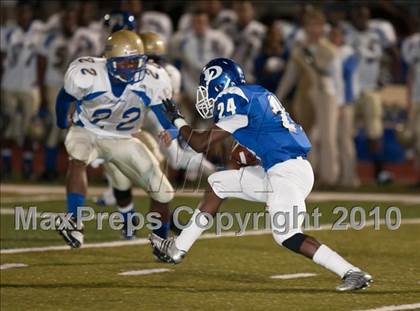 Thumbnail 3 in Dickinson vs Fort Bend Elkins (5A Region 3 Bi-District Playoff) photogallery.