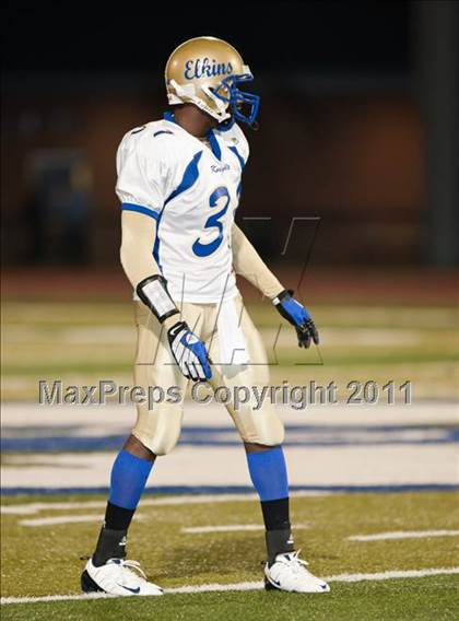 Thumbnail 2 in Dickinson vs Fort Bend Elkins (5A Region 3 Bi-District Playoff) photogallery.