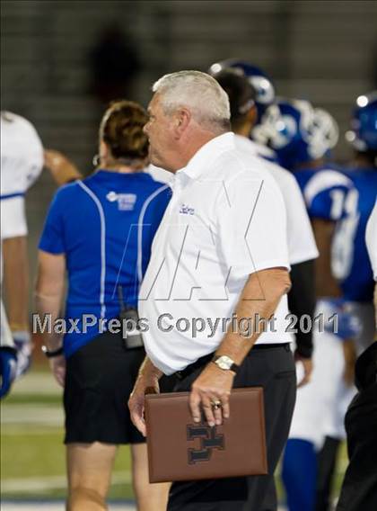 Thumbnail 3 in Dickinson vs Fort Bend Elkins (5A Region 3 Bi-District Playoff) photogallery.