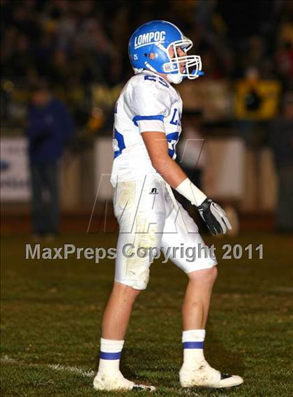 Thumbnail 1 in Lompoc vs. Cabrillo (CIF SS Northwest Division Final) photogallery.