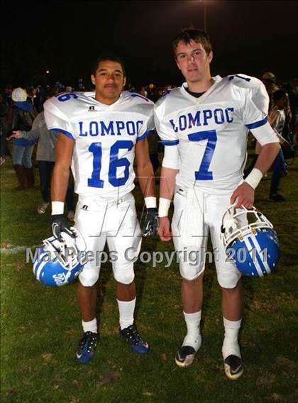 Thumbnail 2 in Lompoc vs. Cabrillo (CIF SS Northwest Division Final) photogallery.