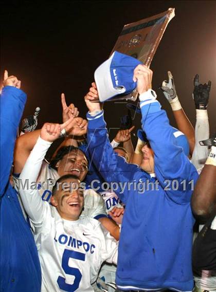 Thumbnail 1 in Lompoc vs. Cabrillo (CIF SS Northwest Division Final) photogallery.