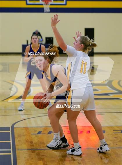 Thumbnail 3 in Kettle Moraine @ New Berlin West photogallery.