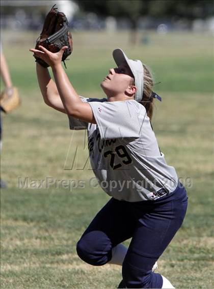 Thumbnail 2 in Harvard-Westlake @ Notre Dame photogallery.