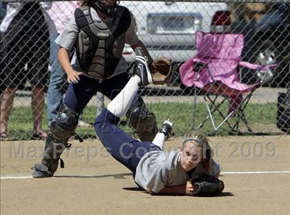 Thumbnail 3 in Harvard-Westlake @ Notre Dame photogallery.