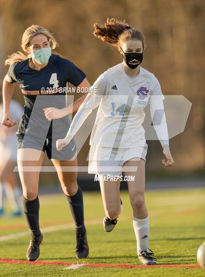 Thumbnail 2 in Chief Sealth @ Eastside Catholic photogallery.