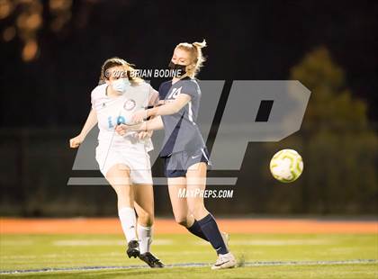 Thumbnail 2 in Chief Sealth @ Eastside Catholic photogallery.