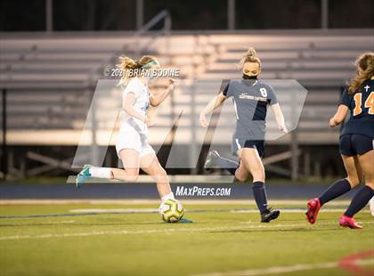 Thumbnail 3 in Chief Sealth @ Eastside Catholic photogallery.