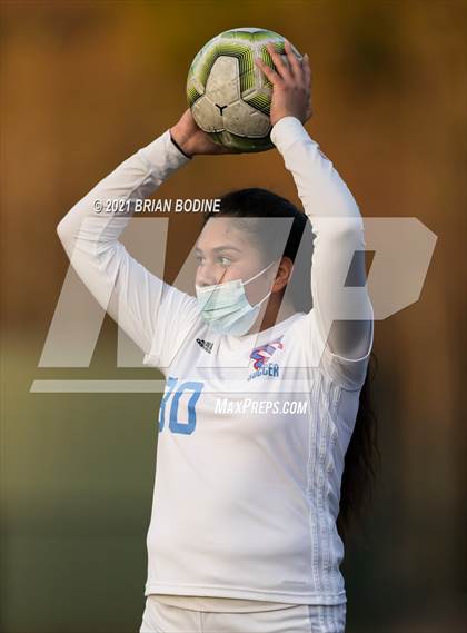 Thumbnail 2 in Chief Sealth @ Eastside Catholic photogallery.