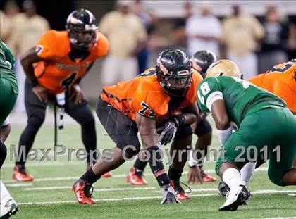Thumbnail 2 in DeSoto vs. Douglass (Kirk Herbstreit National Kickoff Classic) photogallery.